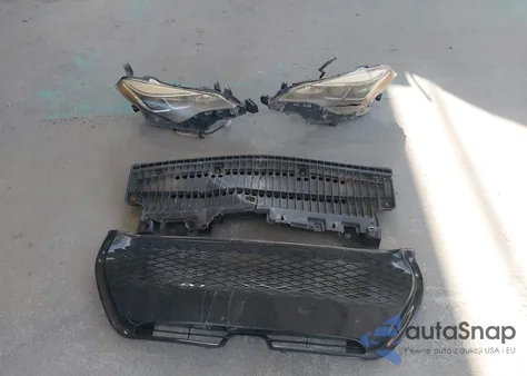 2018 Toyota Corolla Se from USA, damaged, VIN 2T1BURHE0JC043777